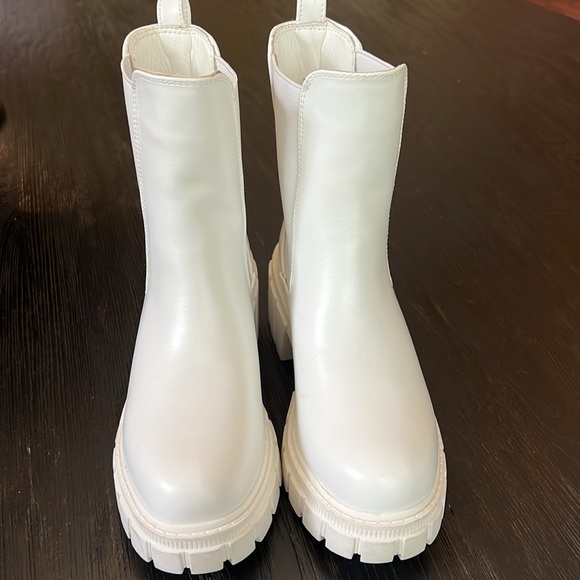 Women’s Ankle Low Heel Platform Chunky Sole Boots - Picture 3 of 9